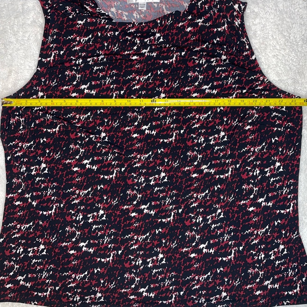 Jones Studio Black and Red Patterned Sleeveless Cowl Neck Blouse - Picture 6 of 7